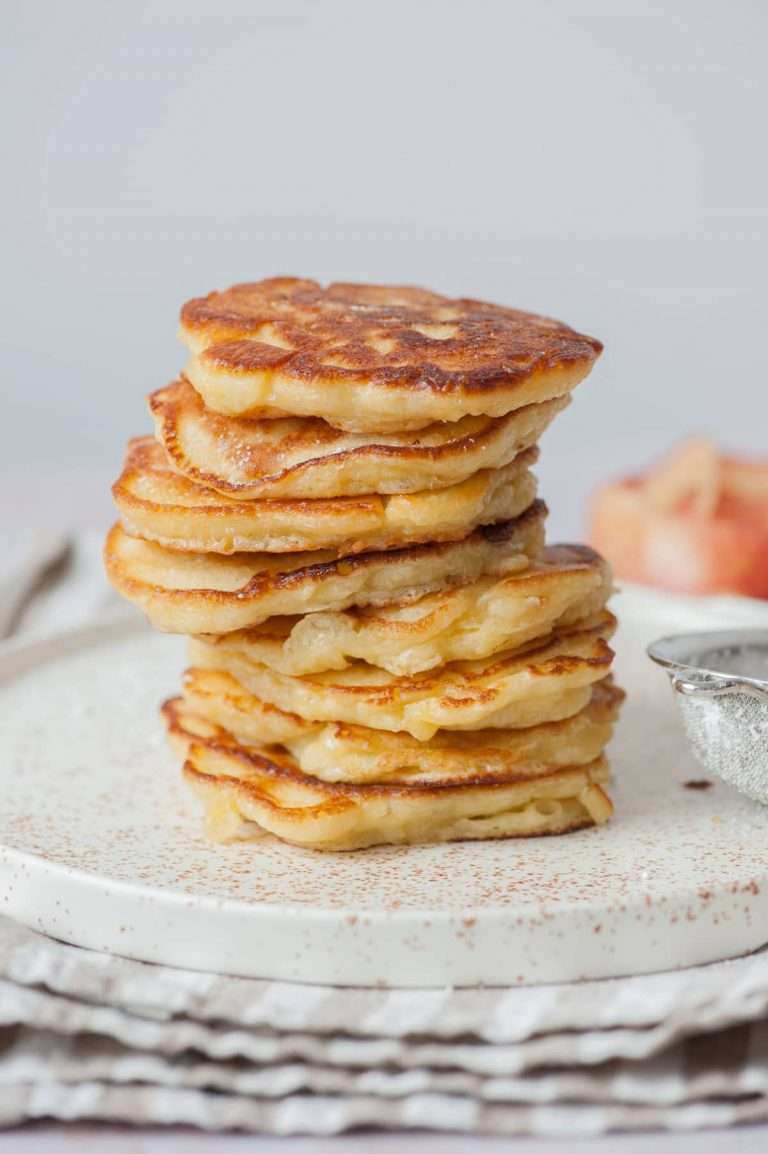 polish-apple-pancakes-racuchy-drozdzowe-z-jablkami-everyday-delicious-1